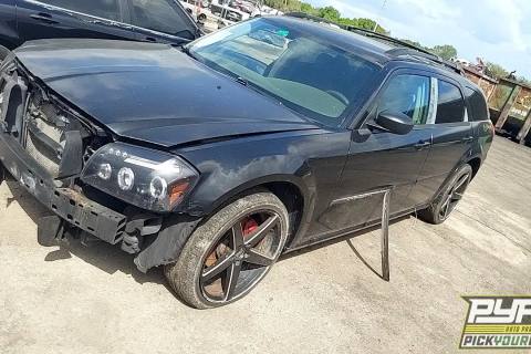 Photo of 2005 Dodge Magnum