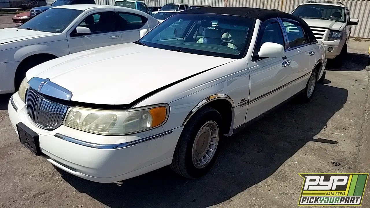 Photo of 2001 Lincoln Town Car