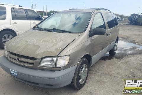 Photo of 1999 Toyota Sienna