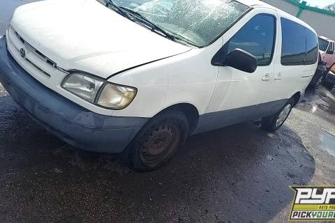 Photo of 2000 Toyota Sienna