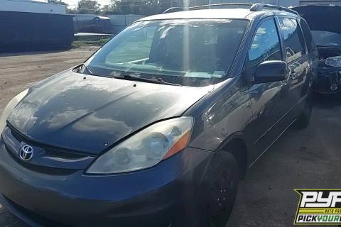 Photo of 2009 Toyota Sienna