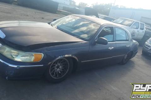 Photo of 1998 Lincoln Town Car