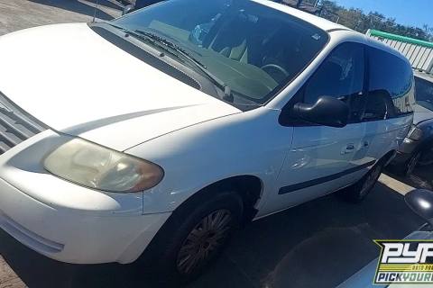 Photo of 2005 Chrysler Town & Country