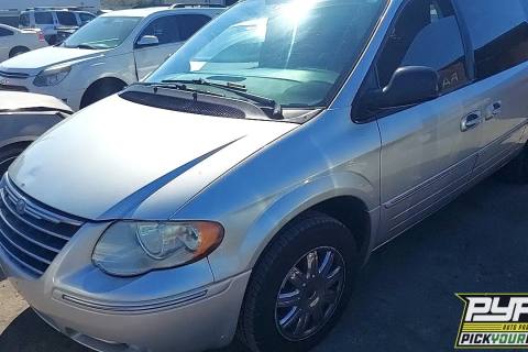 Photo of 2006 Chrysler Town & Country