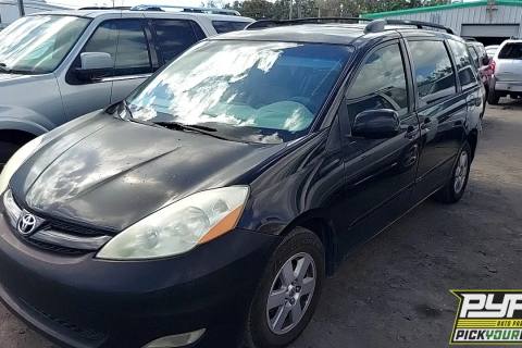 Photo of 2010 Toyota Sienna