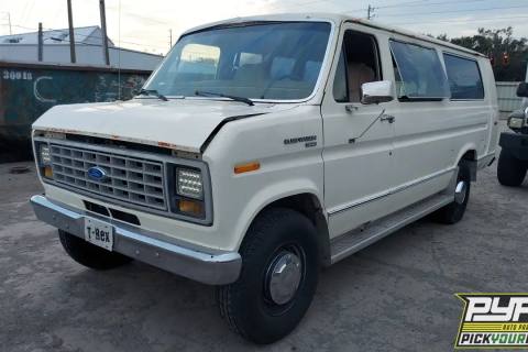 Photo of 1990 Ford E-350 Econoline Club Wagon