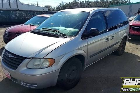Photo of 2005 Chrysler Town & Country