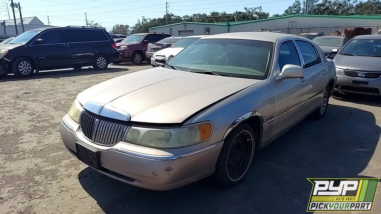 Photo of 2002 Lincoln Town Car