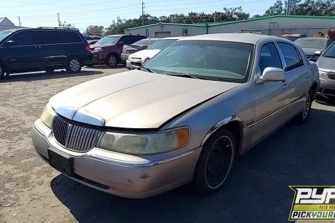 Photo of 2002 Lincoln Town Car