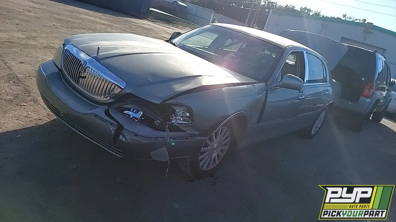 Photo of 2004 Lincoln Town Car