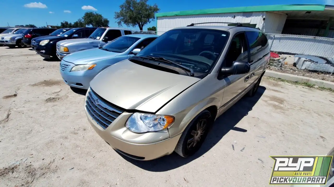 Photo of 2005 Chrysler Town & Country