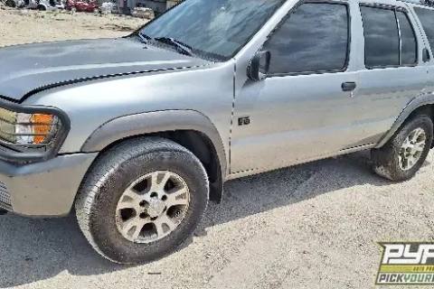 Photo of 1999 Nissan Pathfinder