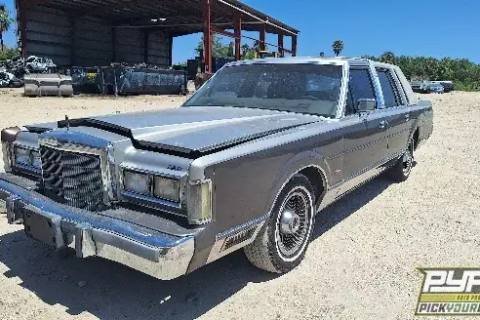 Photo of 1988 Lincoln Town Car