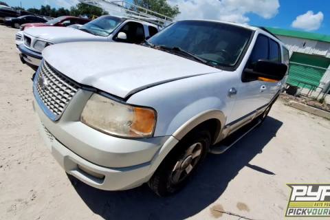 Photo of 2005 Ford Expedition