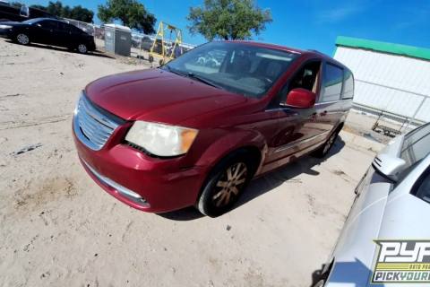 Photo of 2014 Chrysler Town & Country