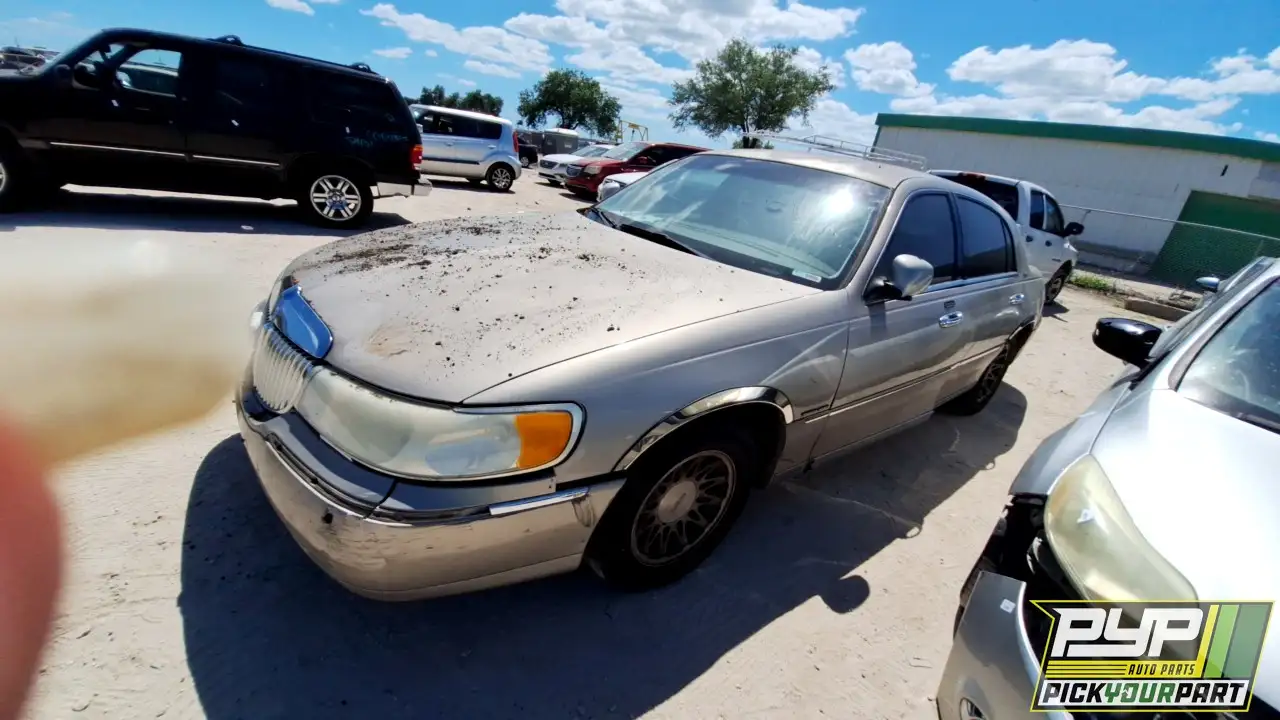 Photo of 2000 Lincoln Town Car