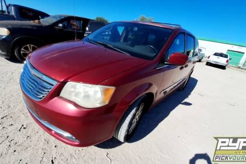 Photo of 2013 Chrysler Town & Country