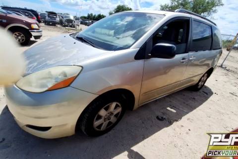Photo of 2010 Toyota Sienna