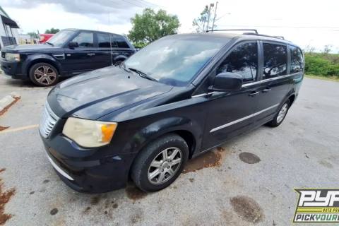 Photo of 2012 Chrysler Town & Country