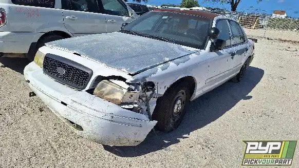 Photo of 2004 Ford Crown Victoria