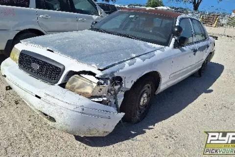 Photo of 2004 Ford Crown Victoria