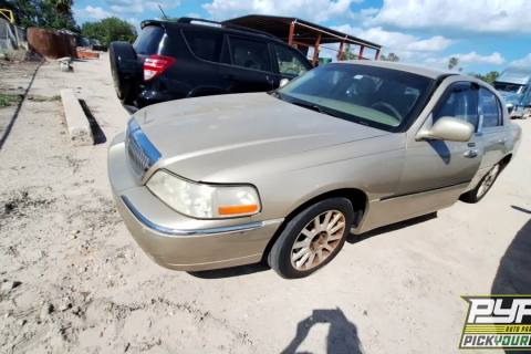 Photo of 2007 Lincoln Town Car