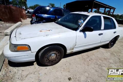 Photo of 2005 Ford Crown Victoria