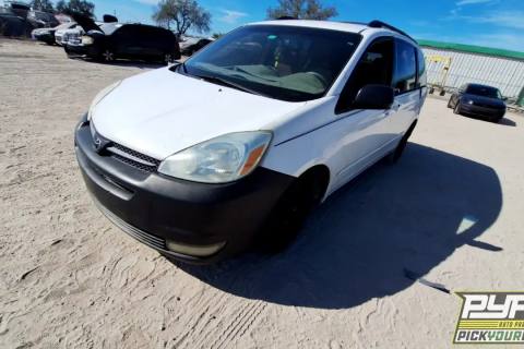Photo of 2005 Toyota Sienna
