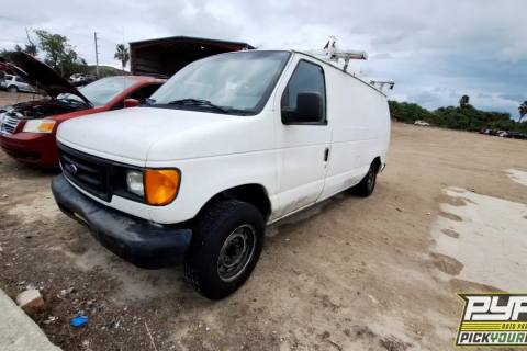 Photo of 2004 Ford E-150