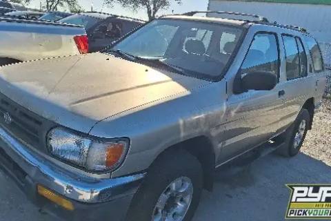 Photo of 1999 Nissan Pathfinder
