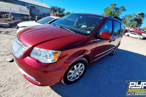 Photo of 2015 Chrysler Town & Country