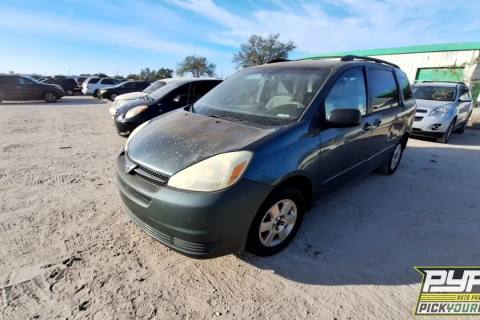 Photo of 2004 Toyota Sienna