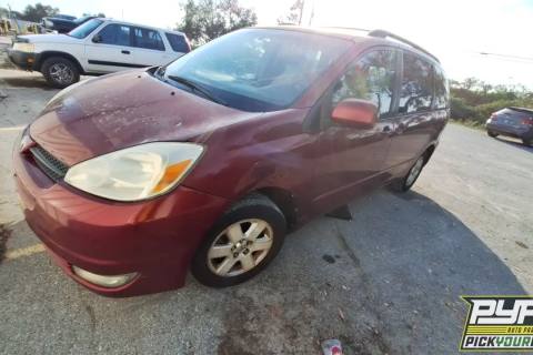 Photo of 2004 Toyota Sienna