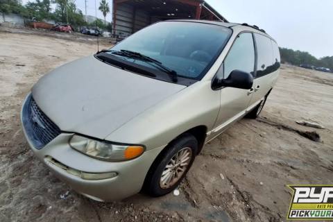 Photo of 2000 Chrysler Town And Country