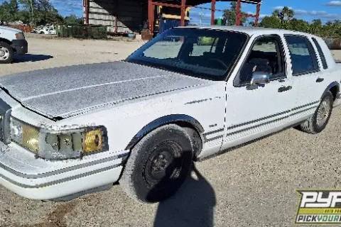 Photo of 1994 Lincoln Town Car