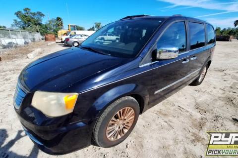 Photo of 2011 Chrysler Town & Country