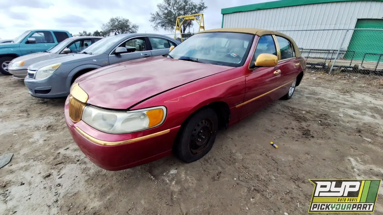 Photo of 2000 Lincoln Town Car