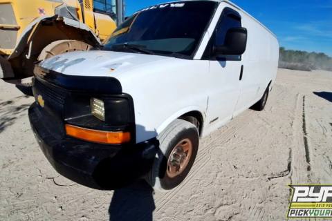 Photo of 2005 Chevrolet Express 3500
