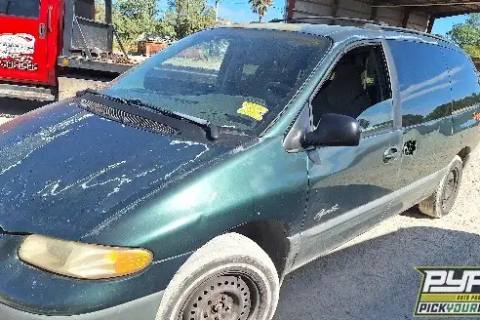 Photo of 1999 Plymouth Grand Voyager