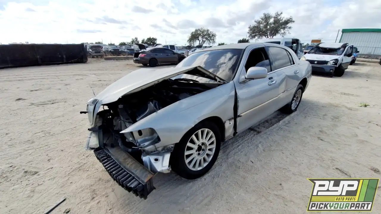 Photo of 2005 Lincoln Town Car