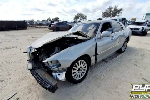 Photo of 2005 Lincoln Town Car