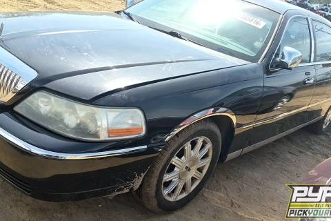 Photo of 2010 Lincoln Town Car