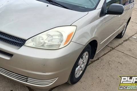 Photo of 2004 Toyota Sienna