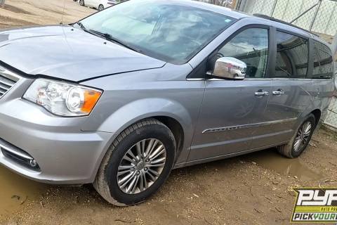 Photo of 2015 Chrysler Town & Country