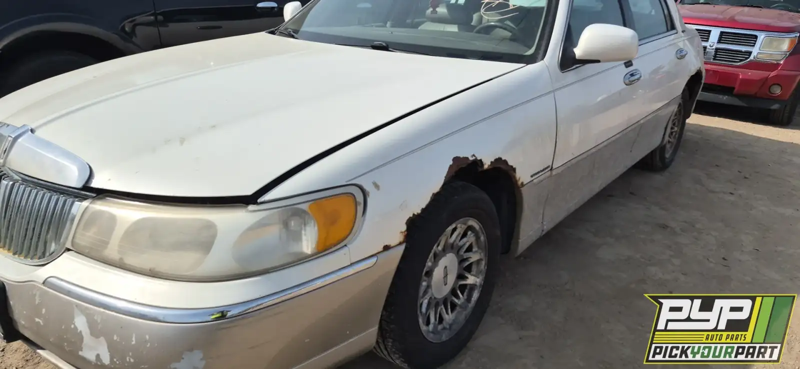 Photo of 1999 Lincoln Town Car