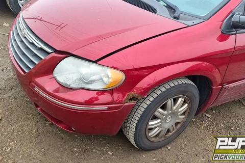 Photo of 2005 Chrysler Town & Country