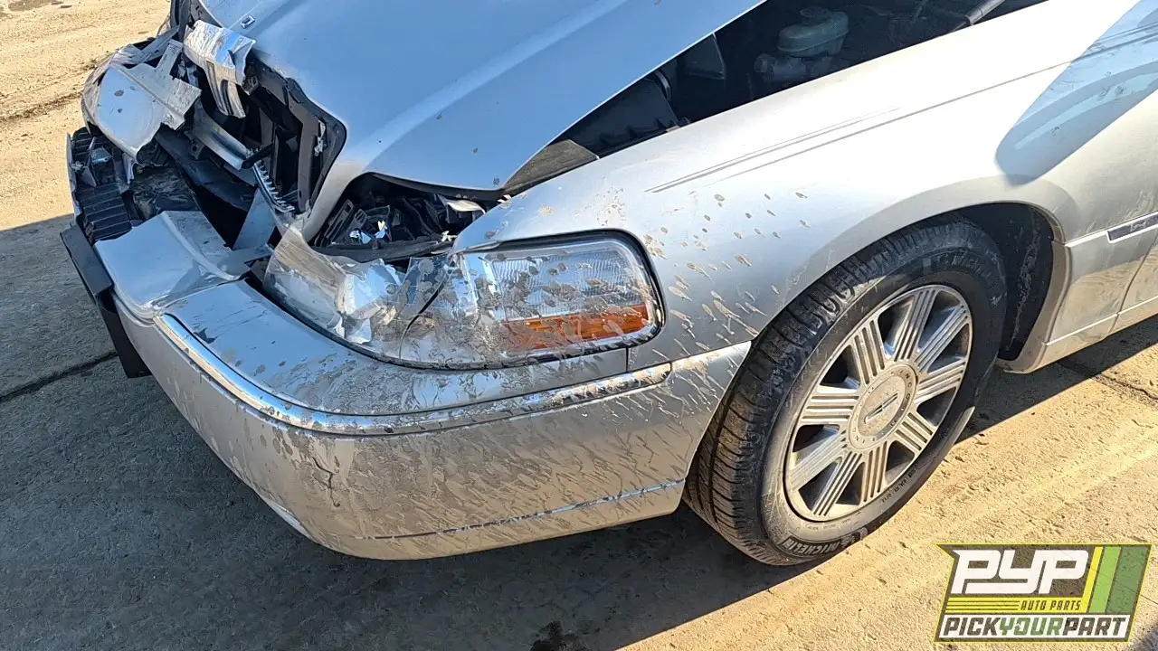 Photo of 2003 Lincoln Town Car
