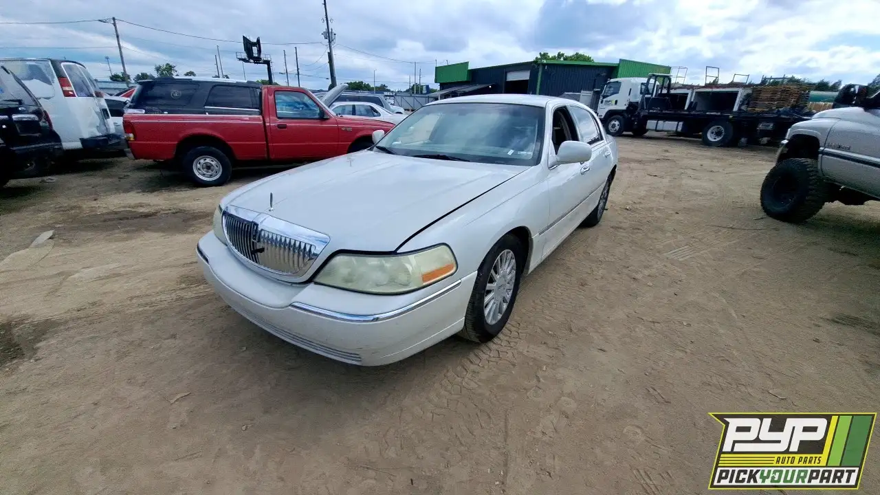 Photo of 2005 Lincoln Town Car