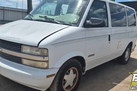 Photo of 1999 Chevrolet Astro
