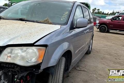 Photo of 2014 Chrysler Town & Country